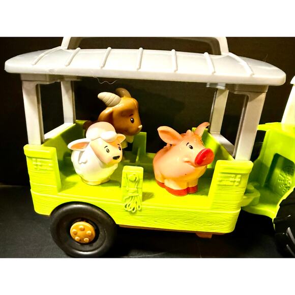 Fisher-Price Little People® Caring for Animals Tractor farmer 3 animals sounds - Picture 2 of 6